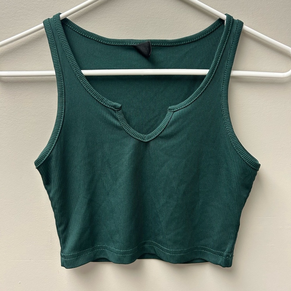 SHEIN Women’s Green Ribbed V‎ Neck Cropped Tank Top